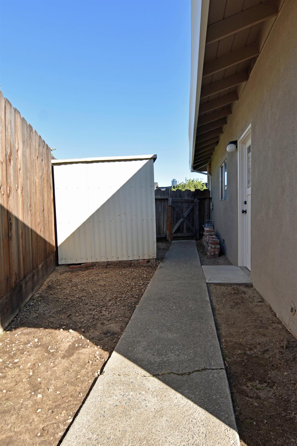 1661 Smith Dr, Turlock, CA 95382