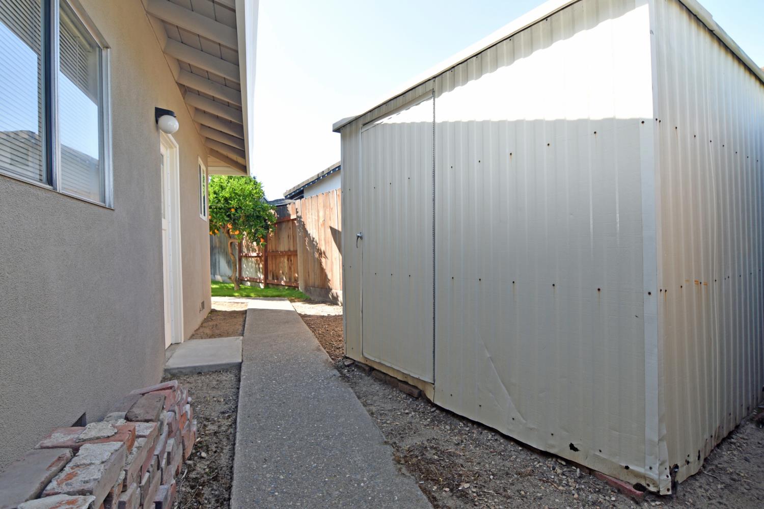 1661 Smith Dr, Turlock, CA 95382