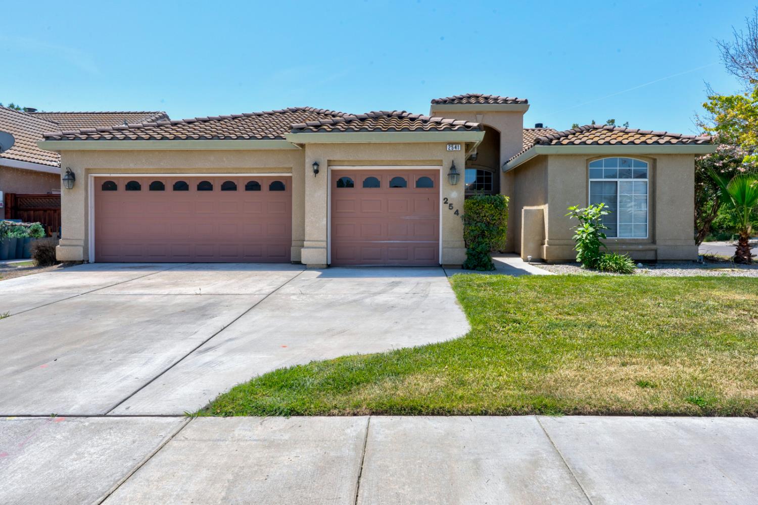 2541 Canvasback Dr, Los Banos, CA 93635