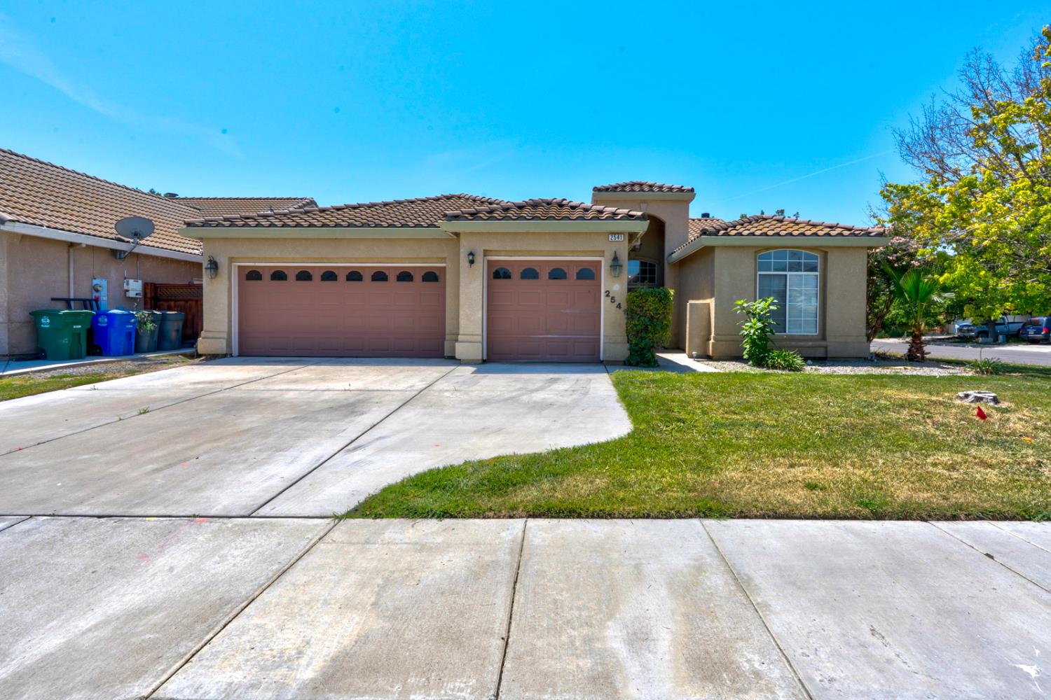 2541 Canvasback Dr, Los Banos, CA 93635
