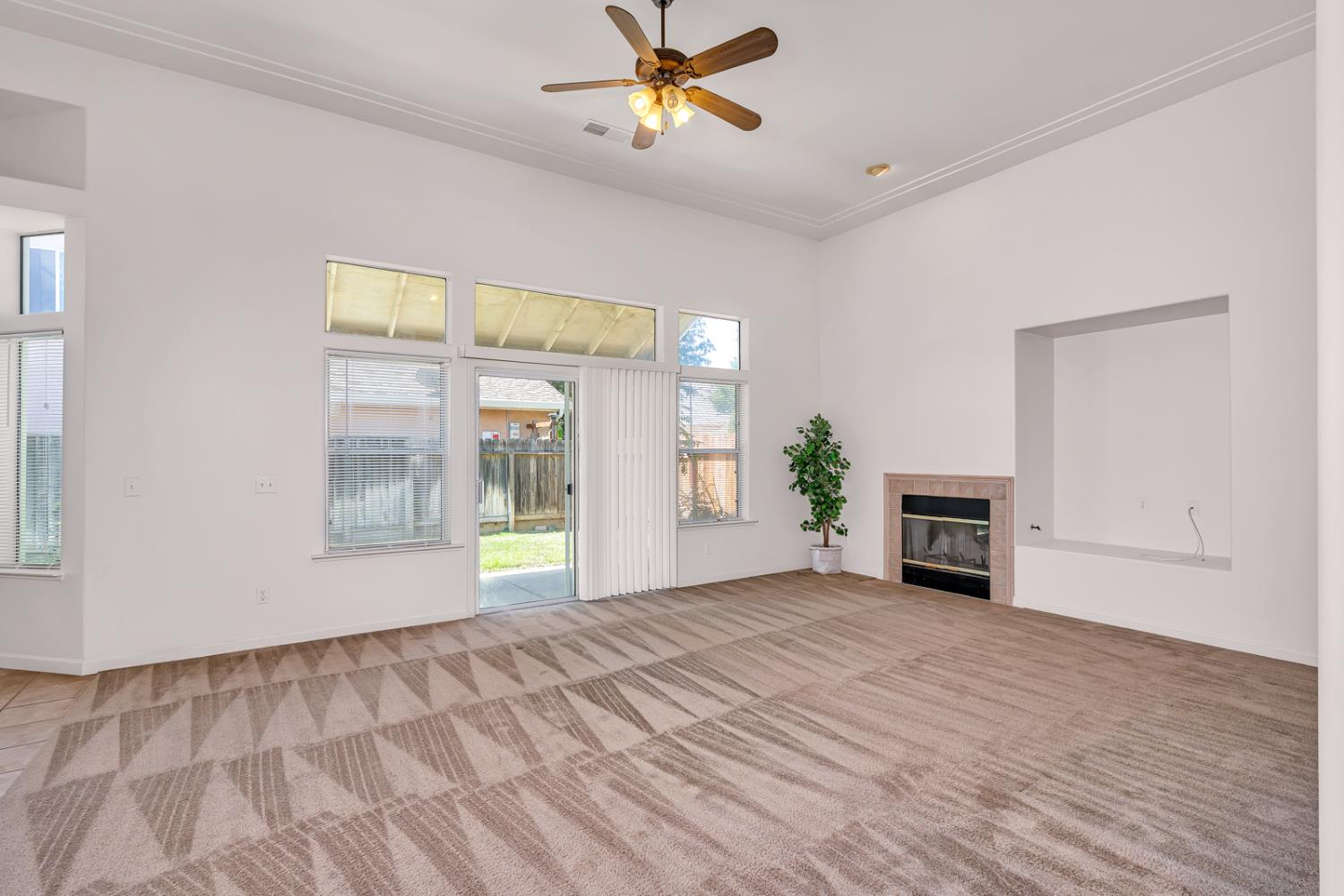 2541 Canvasback Dr, Los Banos, CA 93635