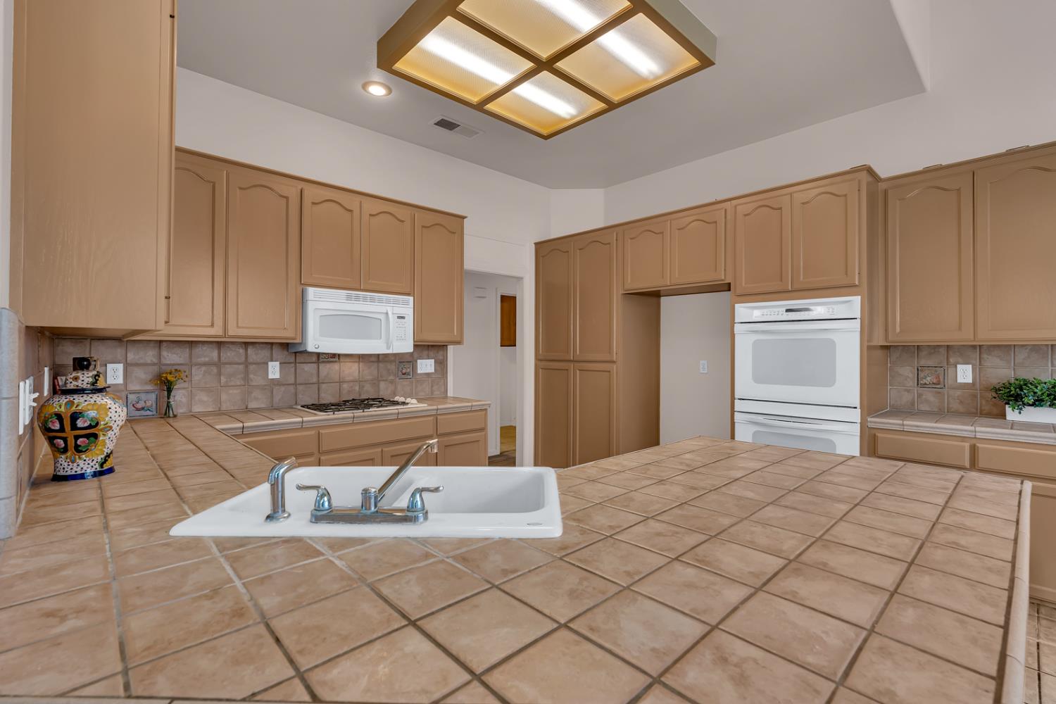 2541 Canvasback Dr, Los Banos, CA 93635