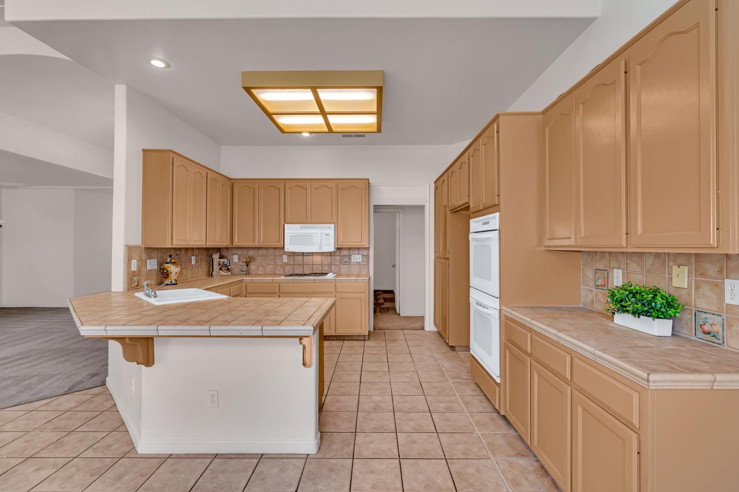 2541 Canvasback Dr, Los Banos, CA 93635