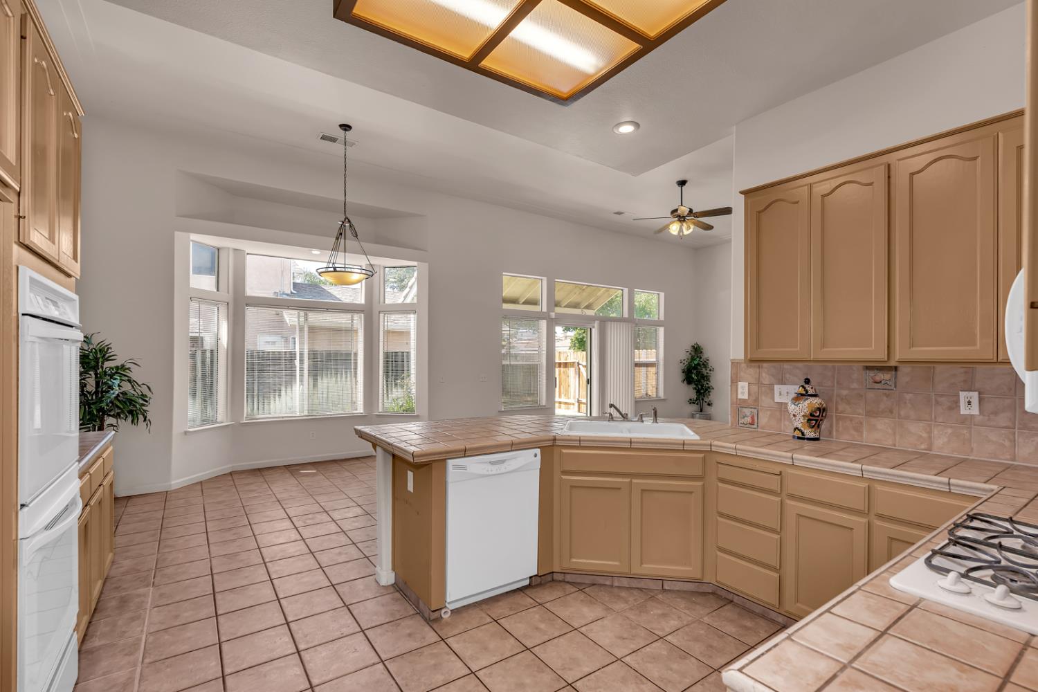 2541 Canvasback Dr, Los Banos, CA 93635