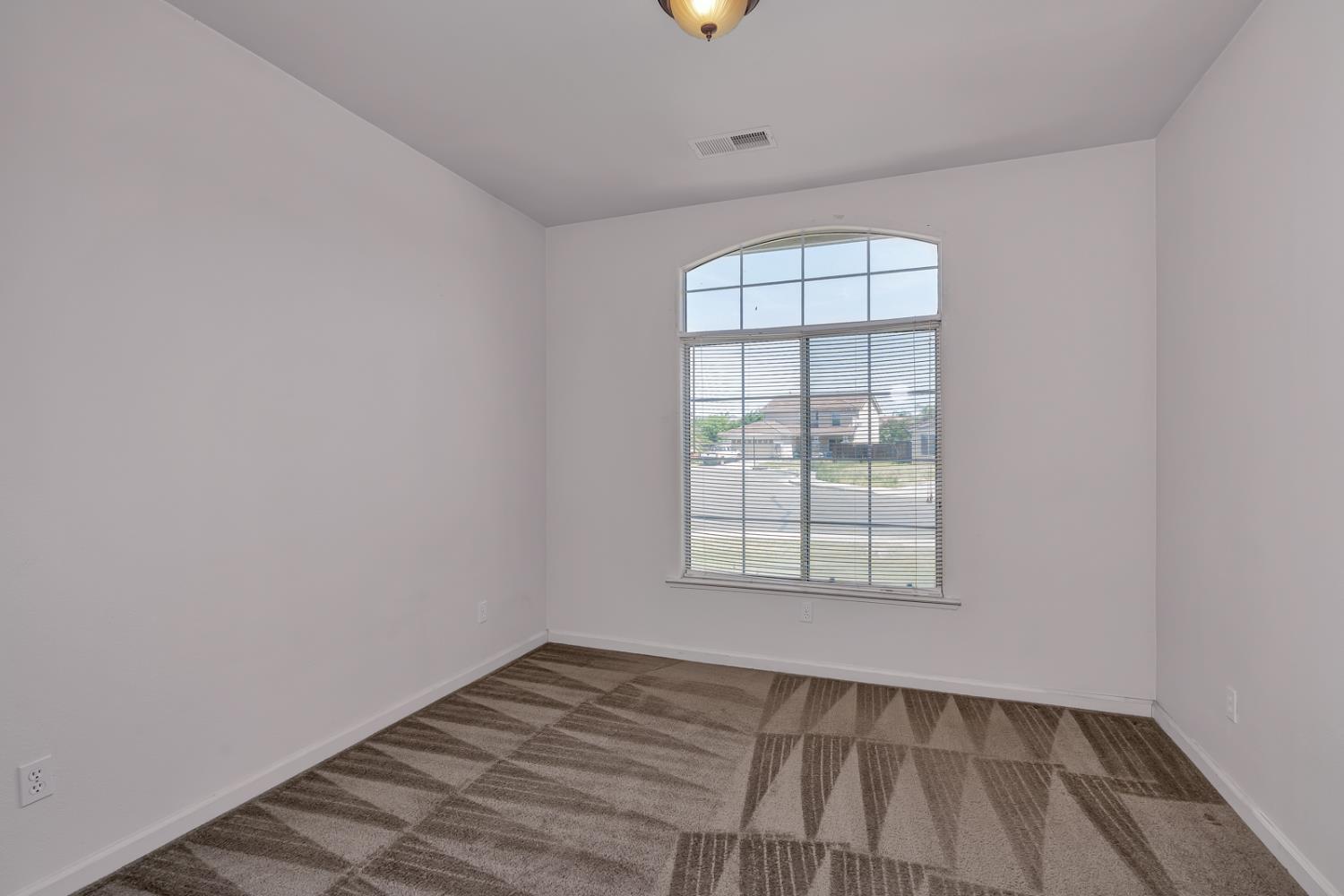 2541 Canvasback Dr, Los Banos, CA 93635