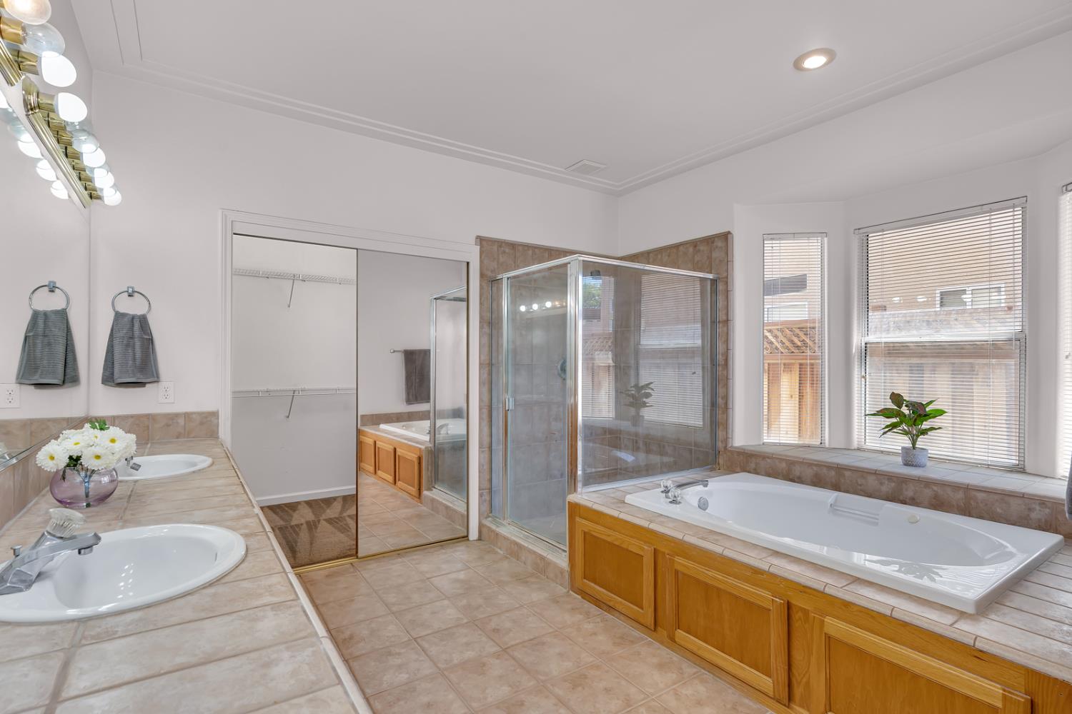 2541 Canvasback Dr, Los Banos, CA 93635
