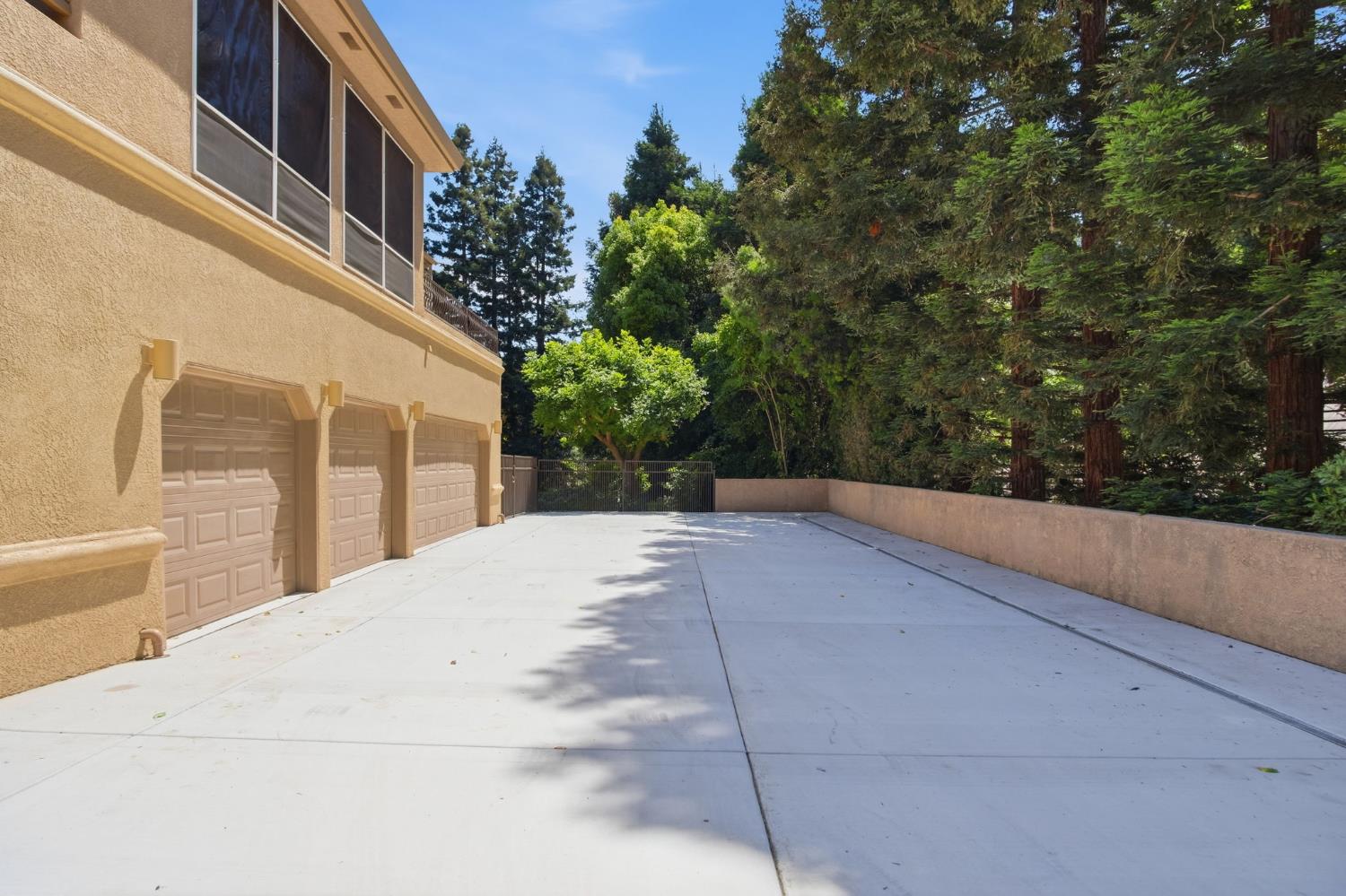 10236 Whitetail Dr, Oakdale, CA 95361