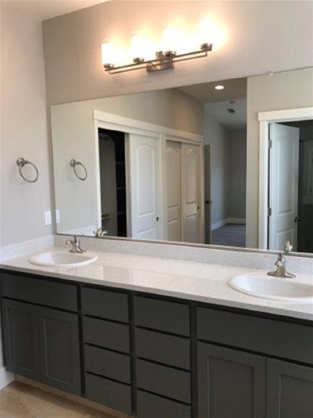 1126 Gardenia Ct, Patterson, CA 95363
