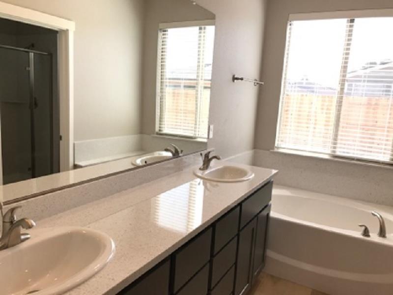 1126 Gardenia Ct, Patterson, CA 95363