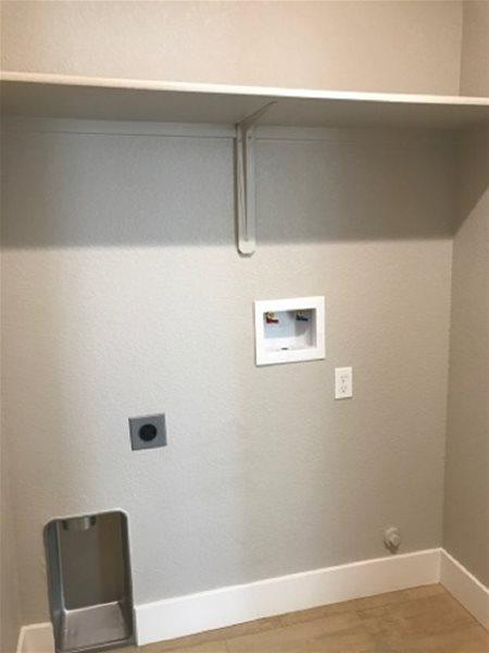 1126 Gardenia Ct, Patterson, CA 95363