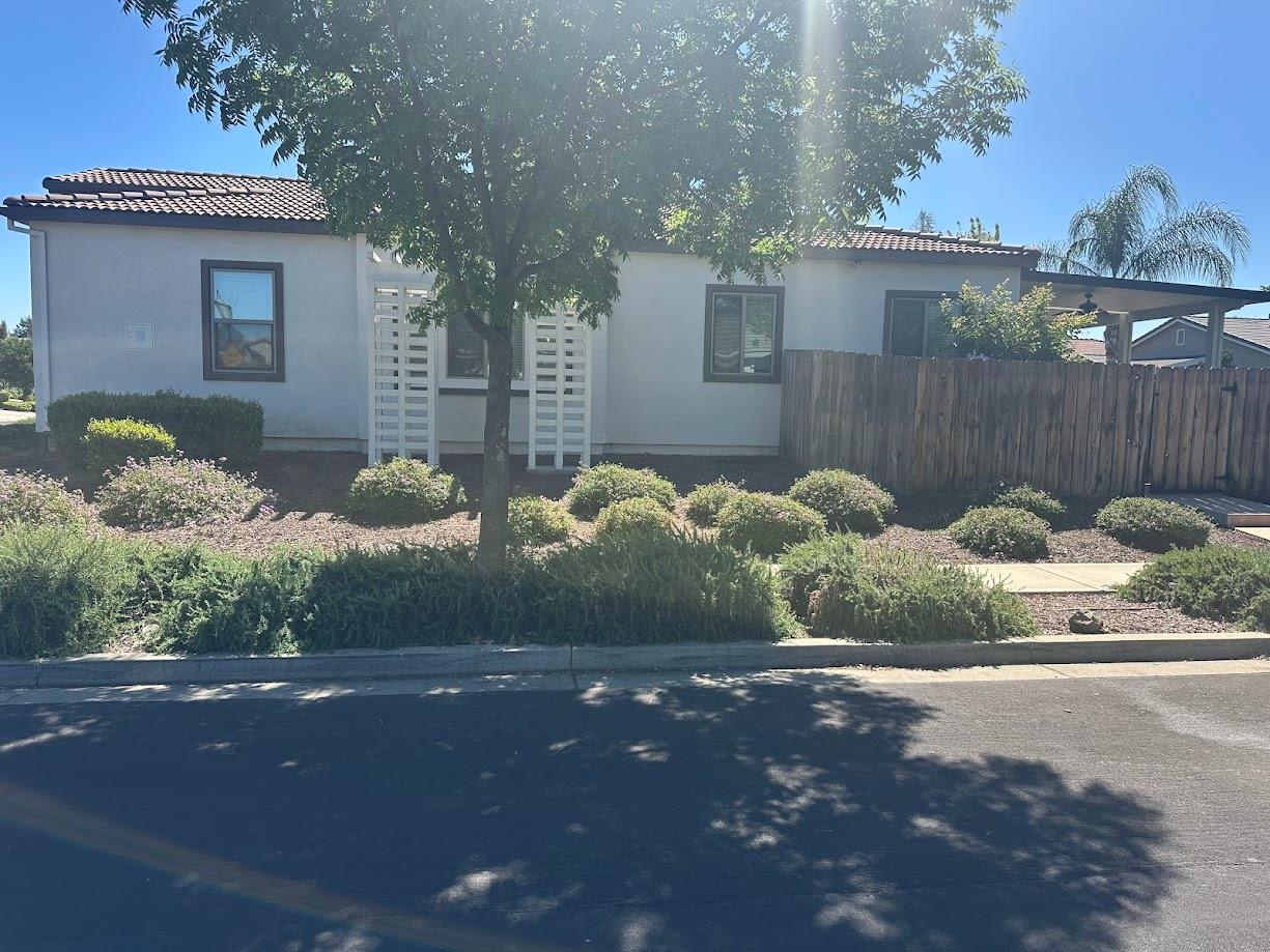 1126 Gardenia Ct, Patterson, CA 95363
