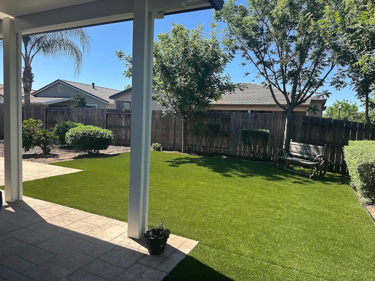 1126 Gardenia Ct, Patterson, CA 95363