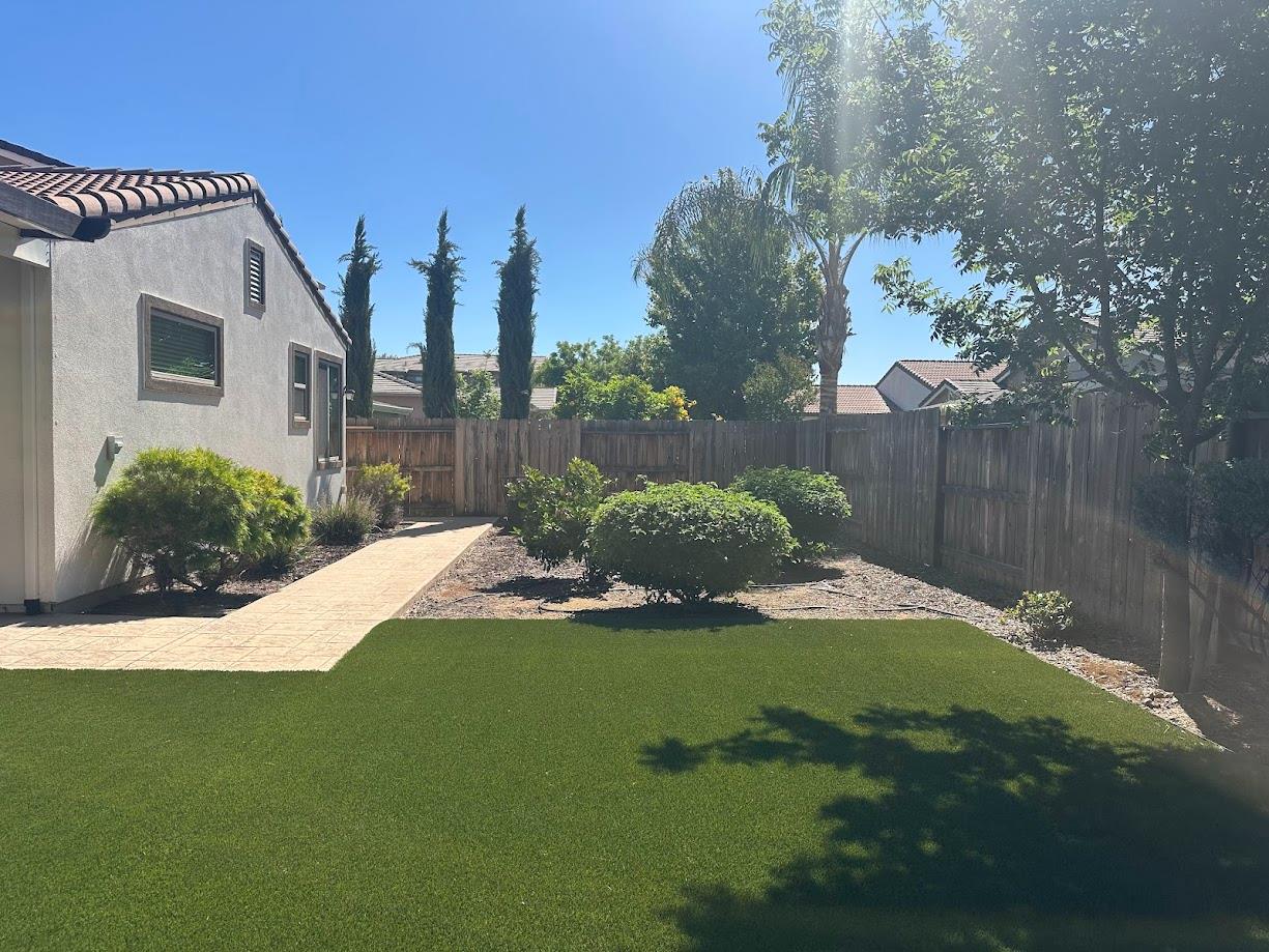 1126 Gardenia Ct, Patterson, CA 95363