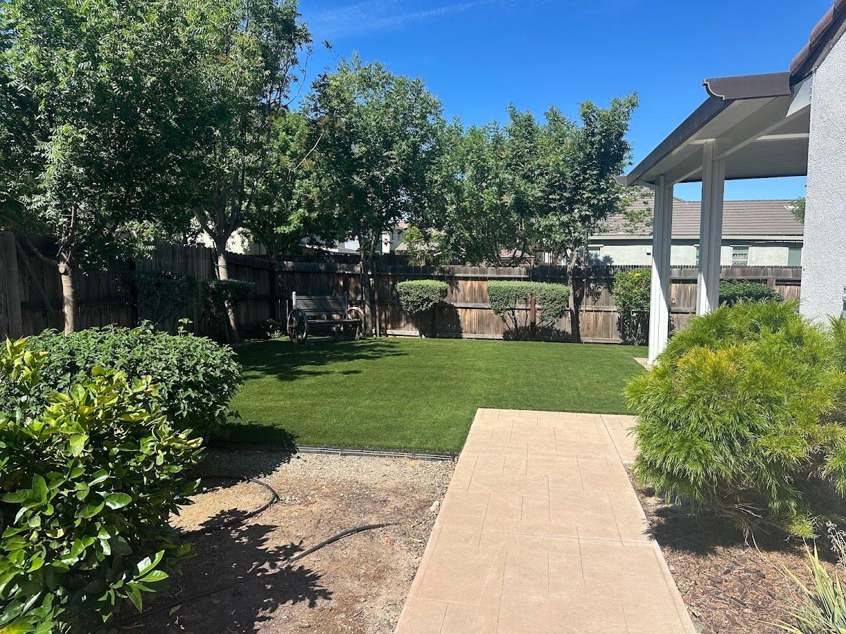 1126 Gardenia Ct, Patterson, CA 95363