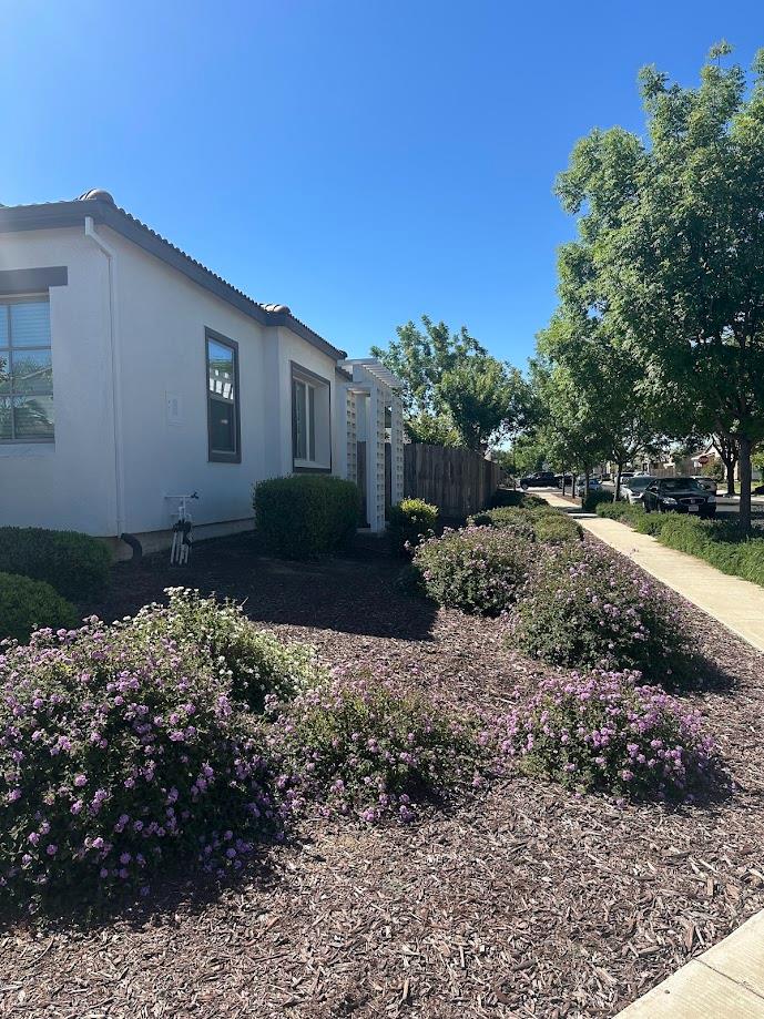 1126 Gardenia Ct, Patterson, CA 95363