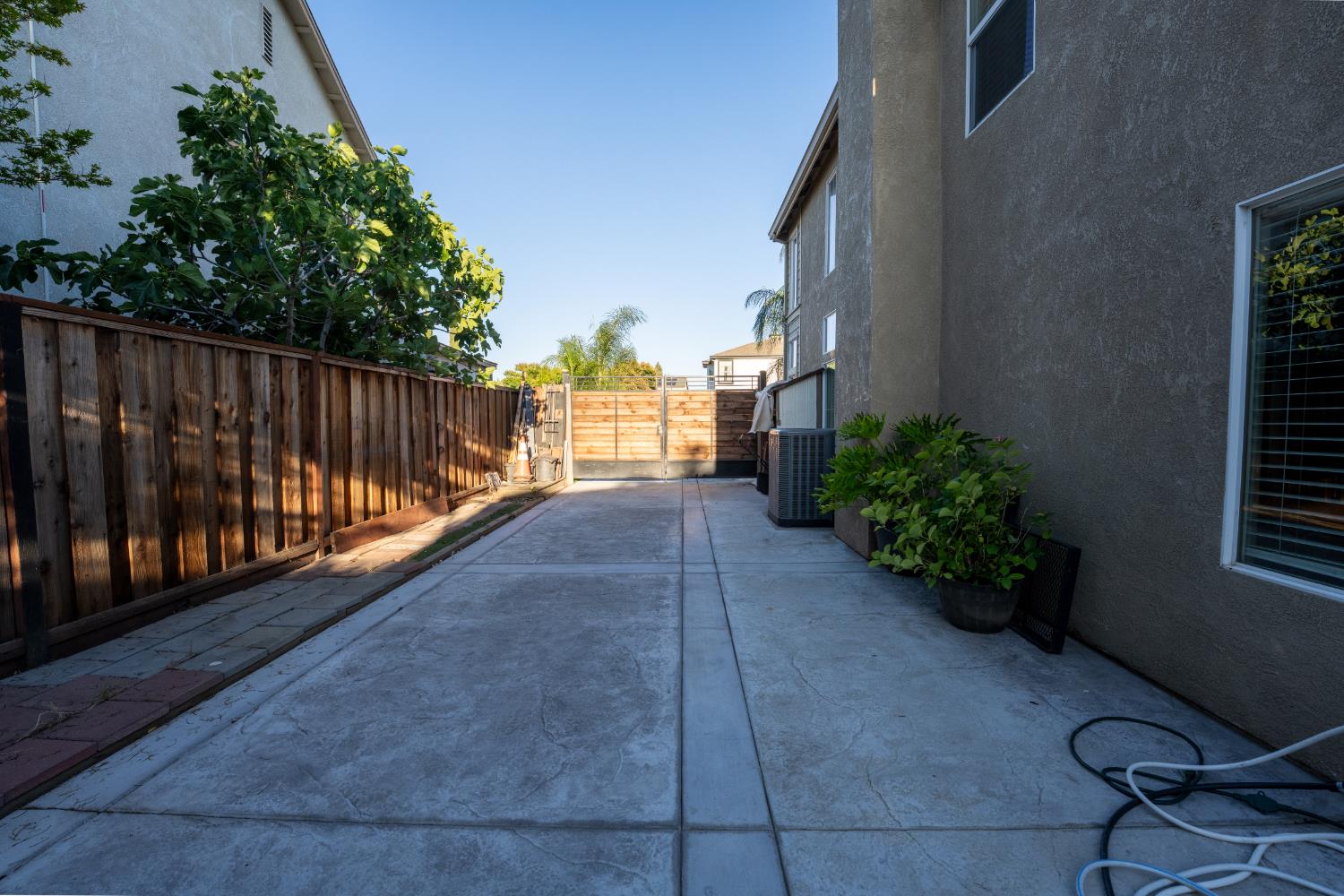 2187 Fountain Square Ave, Manteca, CA 95337