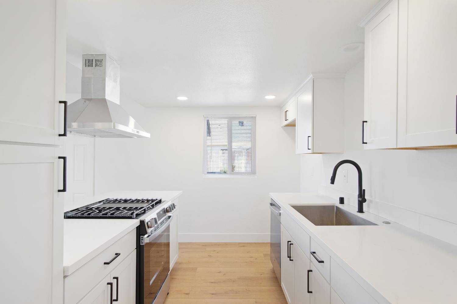 1757 Hickory Ave, Livingston, CA 95334