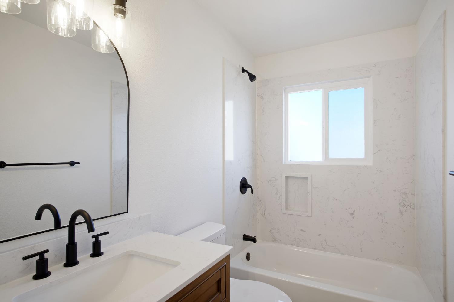 1757 Hickory Ave, Livingston, CA 95334