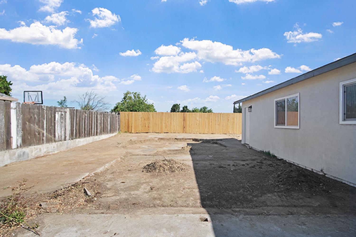 1757 Hickory Ave, Livingston, CA 95334