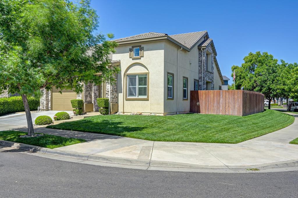 562 Stetson Dr, Oakdale, CA 95361