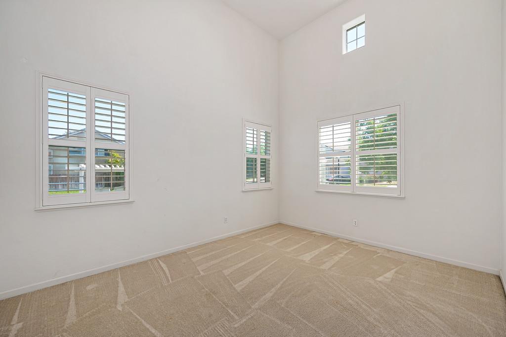 562 Stetson Dr, Oakdale, CA 95361