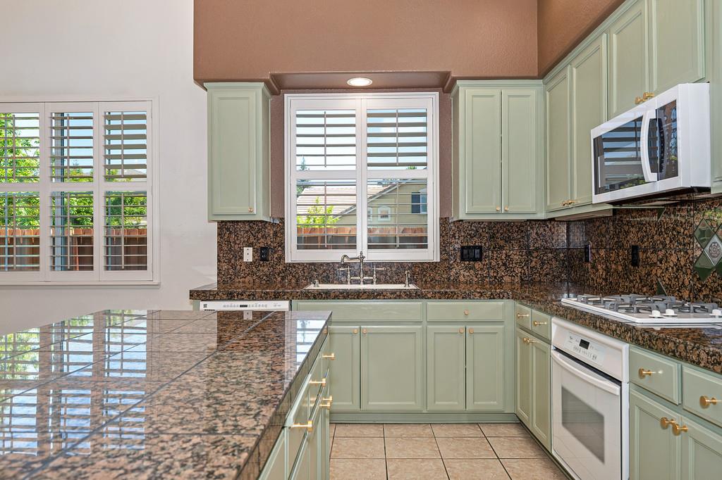 562 Stetson Dr, Oakdale, CA 95361