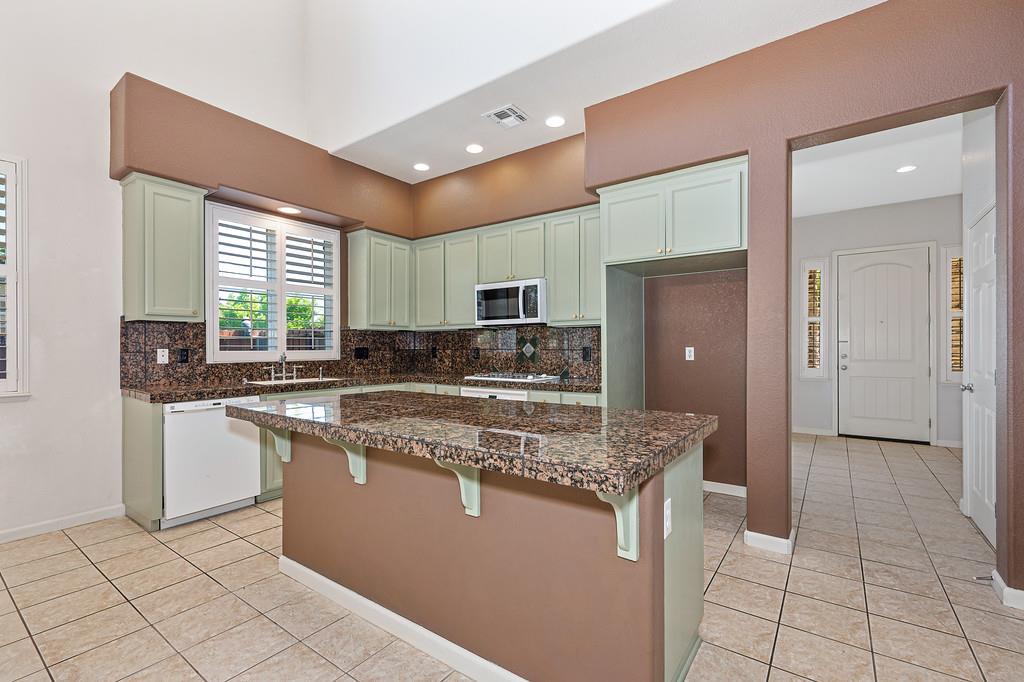 562 Stetson Dr, Oakdale, CA 95361