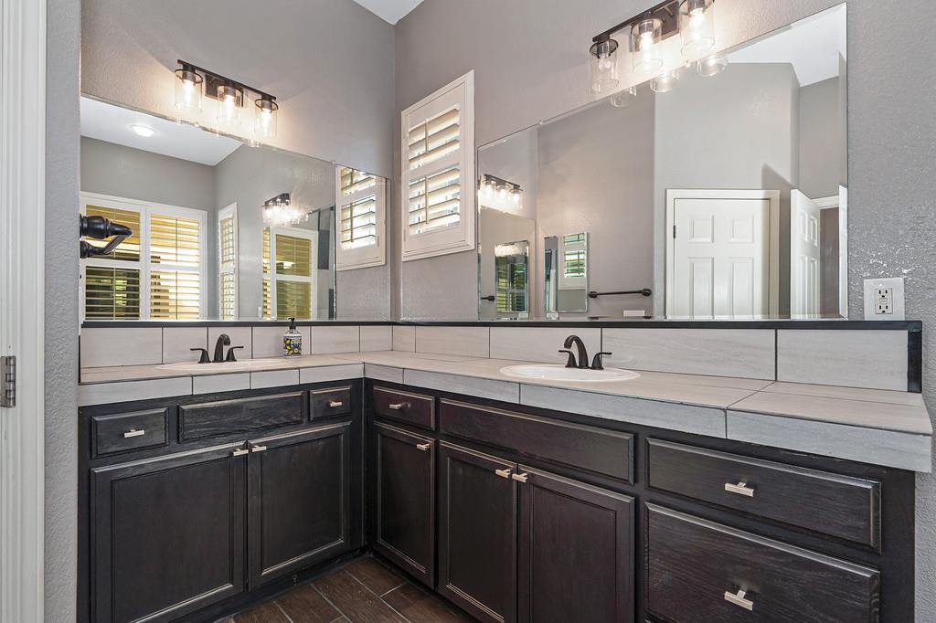562 Stetson Dr, Oakdale, CA 95361