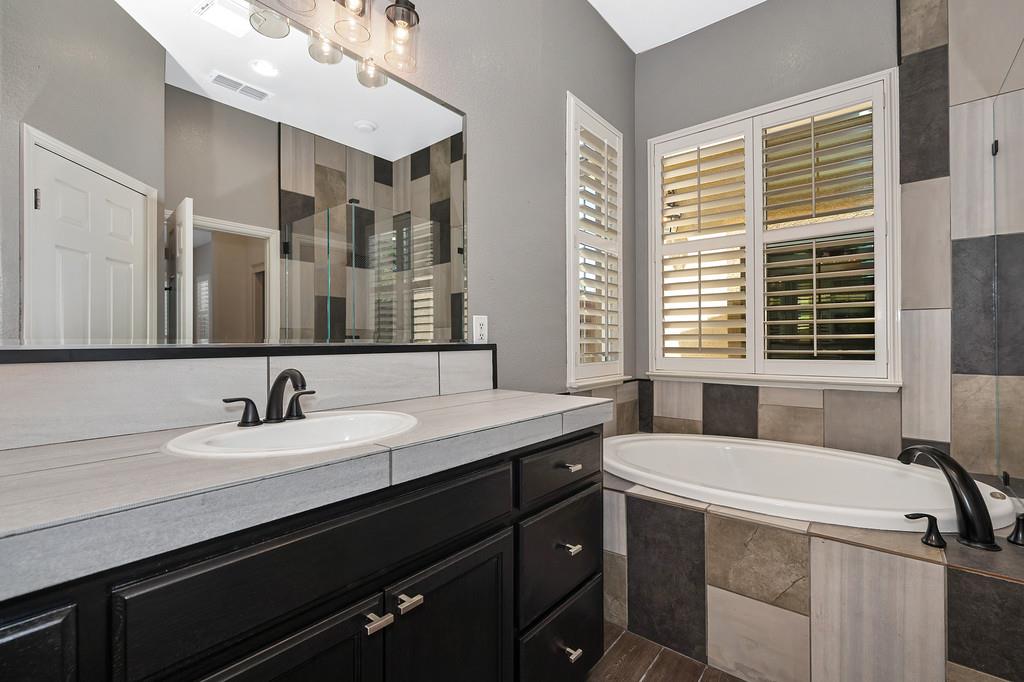 562 Stetson Dr, Oakdale, CA 95361