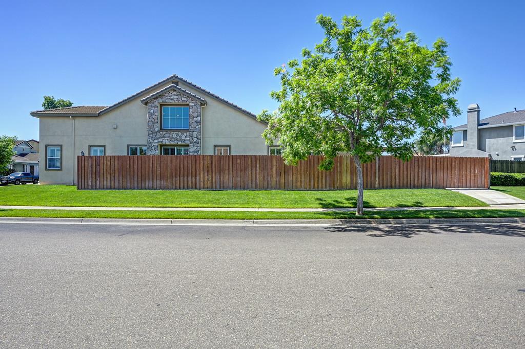 562 Stetson Dr, Oakdale, CA 95361