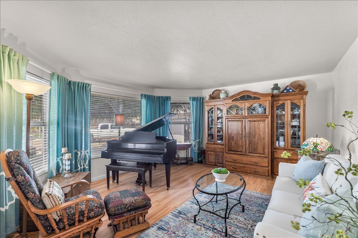 3212 Barry Ct, Ceres, CA 95307