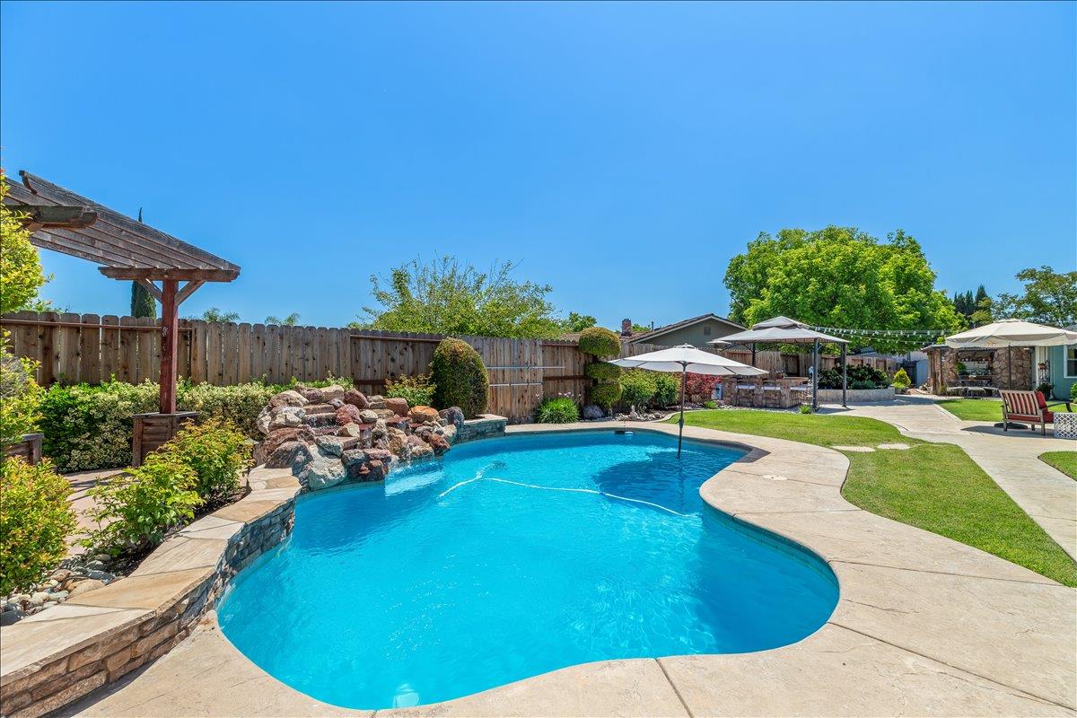 3212 Barry Ct, Ceres, CA 95307