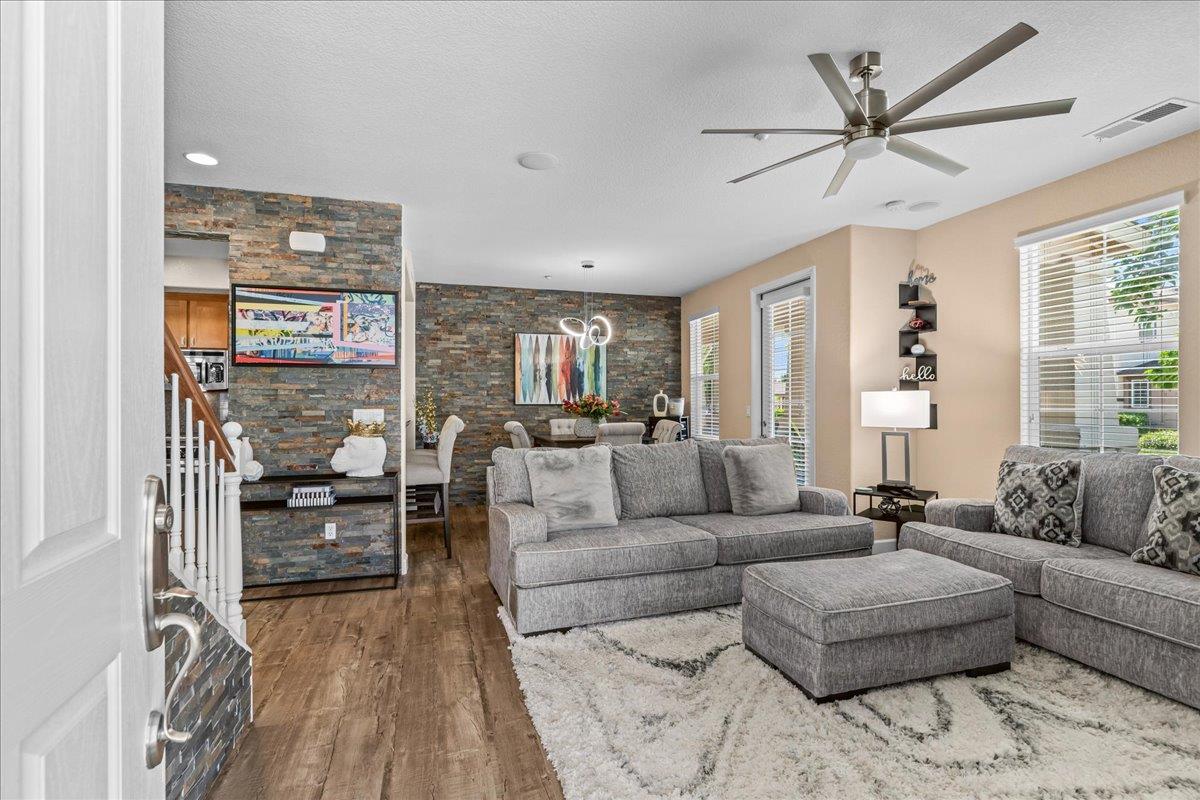 561 Wild Stallion Dr #151, Oakdale, CA 95361