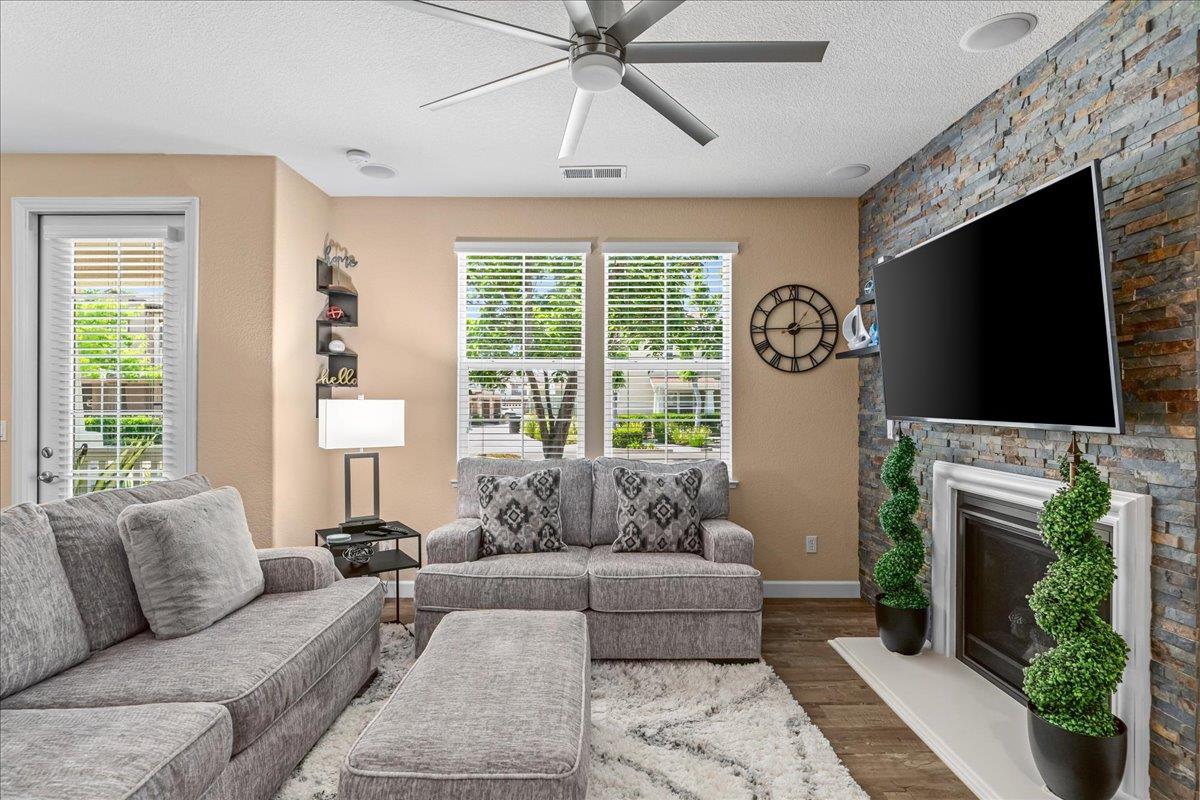 561 Wild Stallion Dr #151, Oakdale, CA 95361