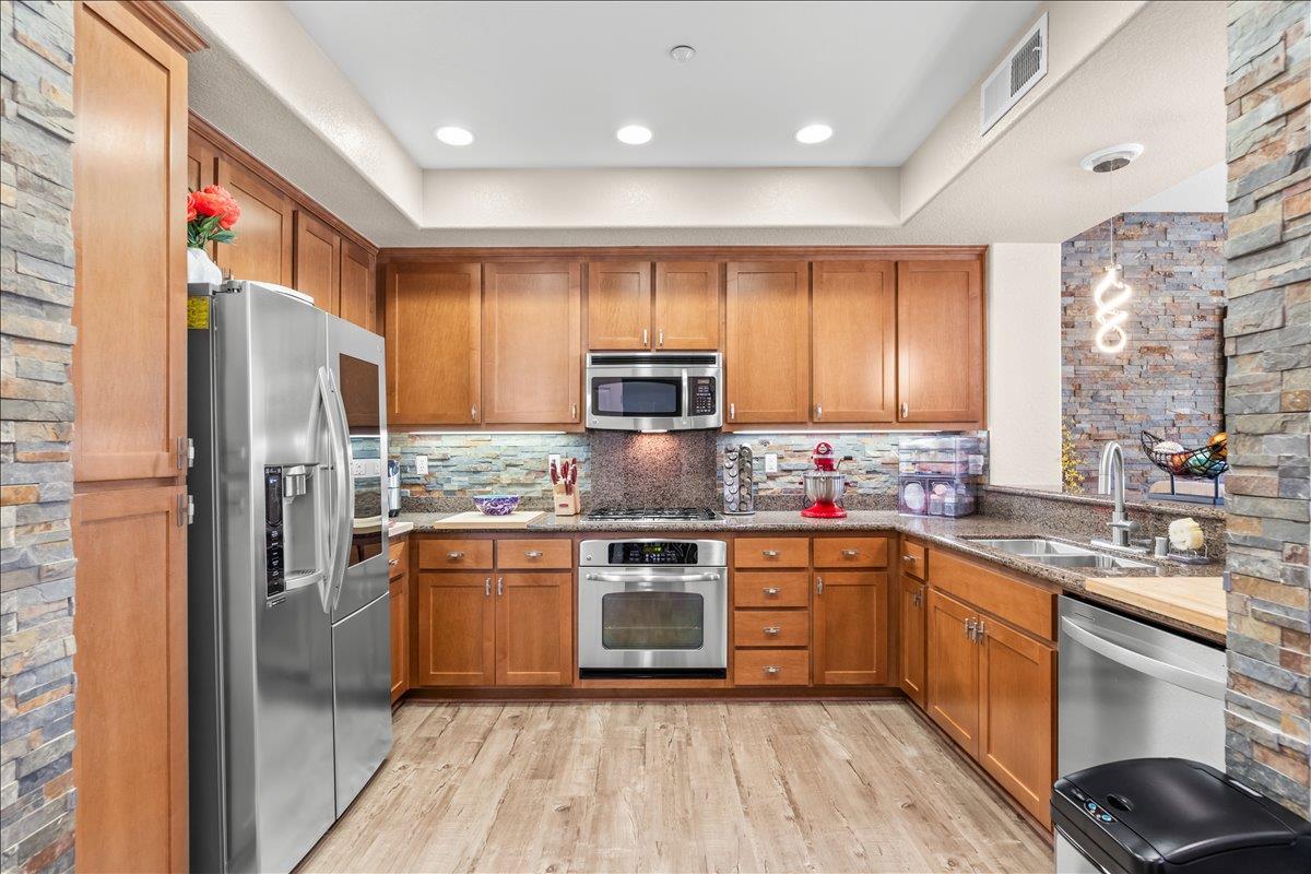 561 Wild Stallion Dr #151, Oakdale, CA 95361