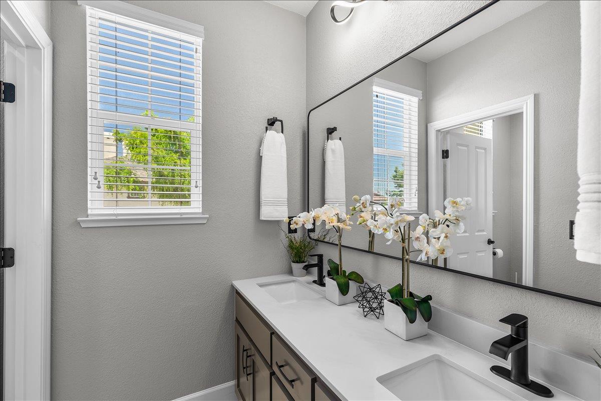 561 Wild Stallion Dr #151, Oakdale, CA 95361
