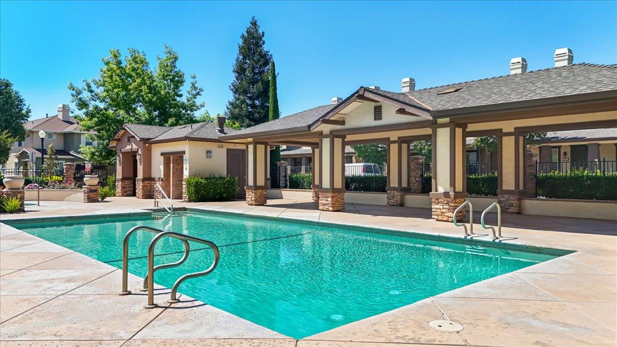 561 Wild Stallion Dr #151, Oakdale, CA 95361