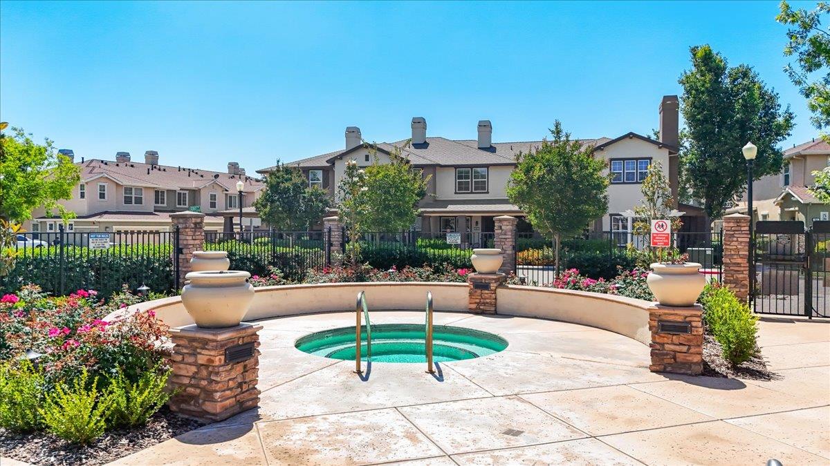 561 Wild Stallion Dr #151, Oakdale, CA 95361