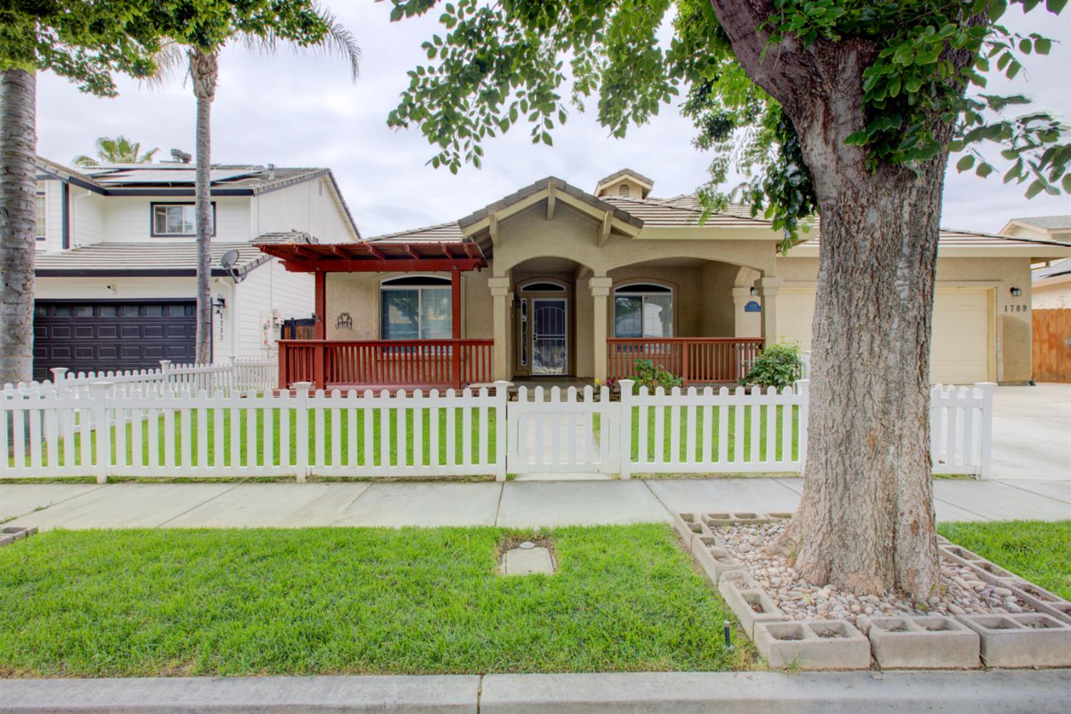 1709 Humboldt Ct, Los Banos, CA 93635