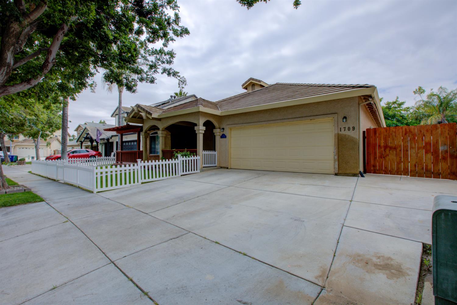 1709 Humboldt Ct, Los Banos, CA 93635