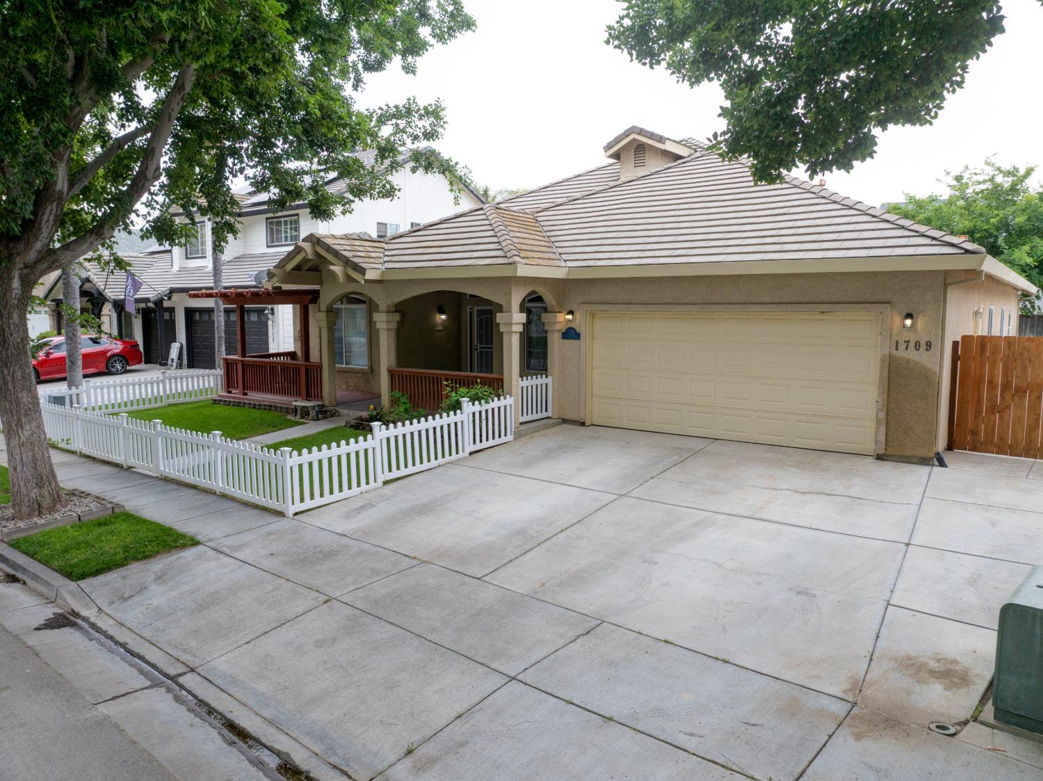 1709 Humboldt Ct, Los Banos, CA 93635