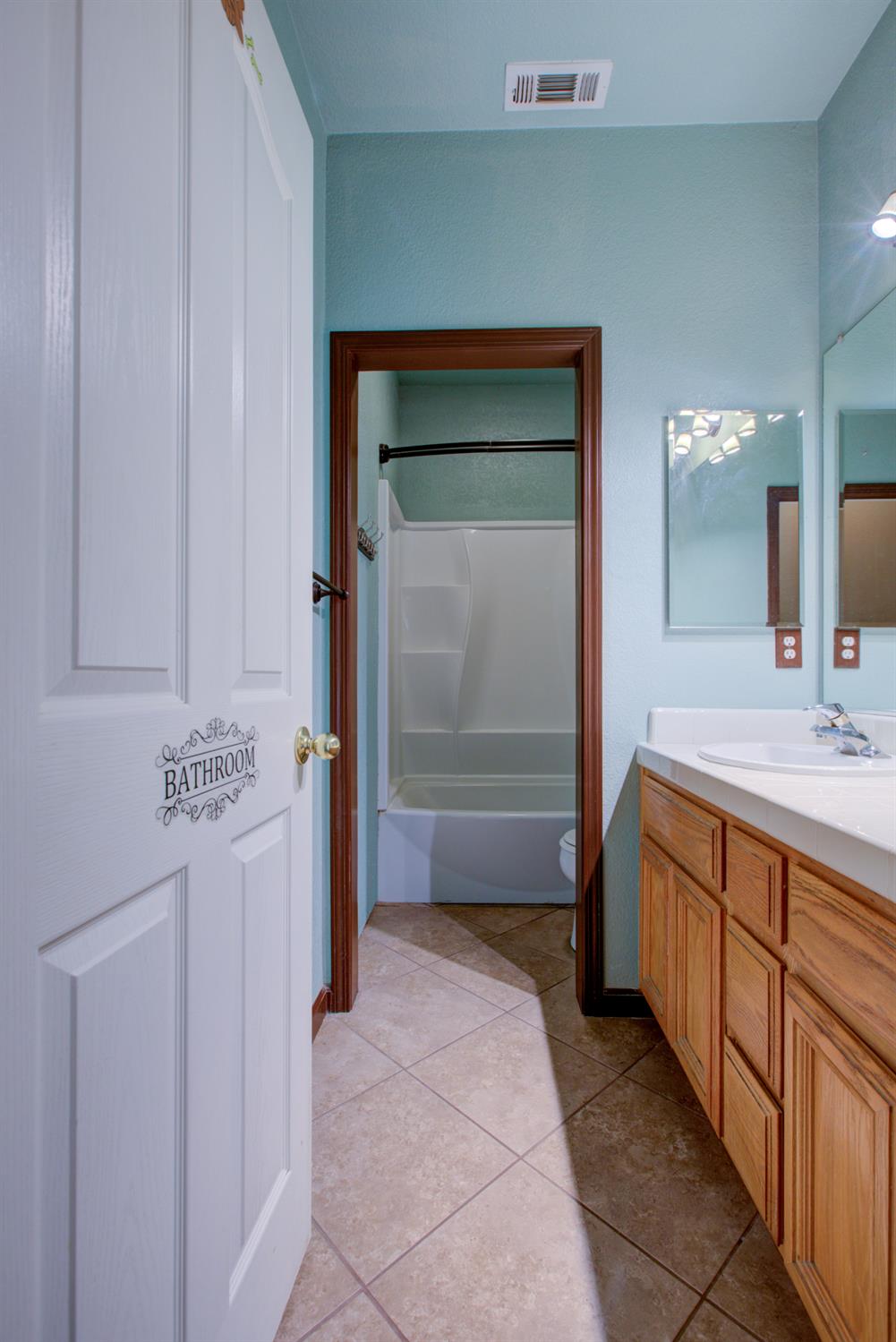 1709 Humboldt Ct, Los Banos, CA 93635