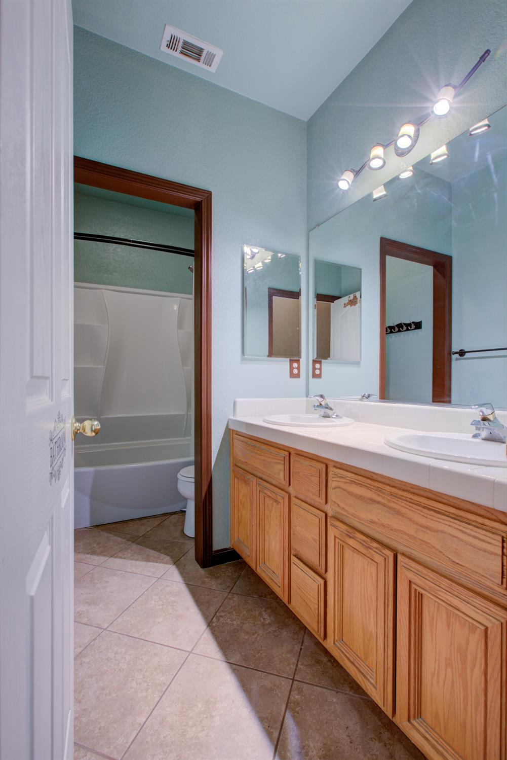 1709 Humboldt Ct, Los Banos, CA 93635
