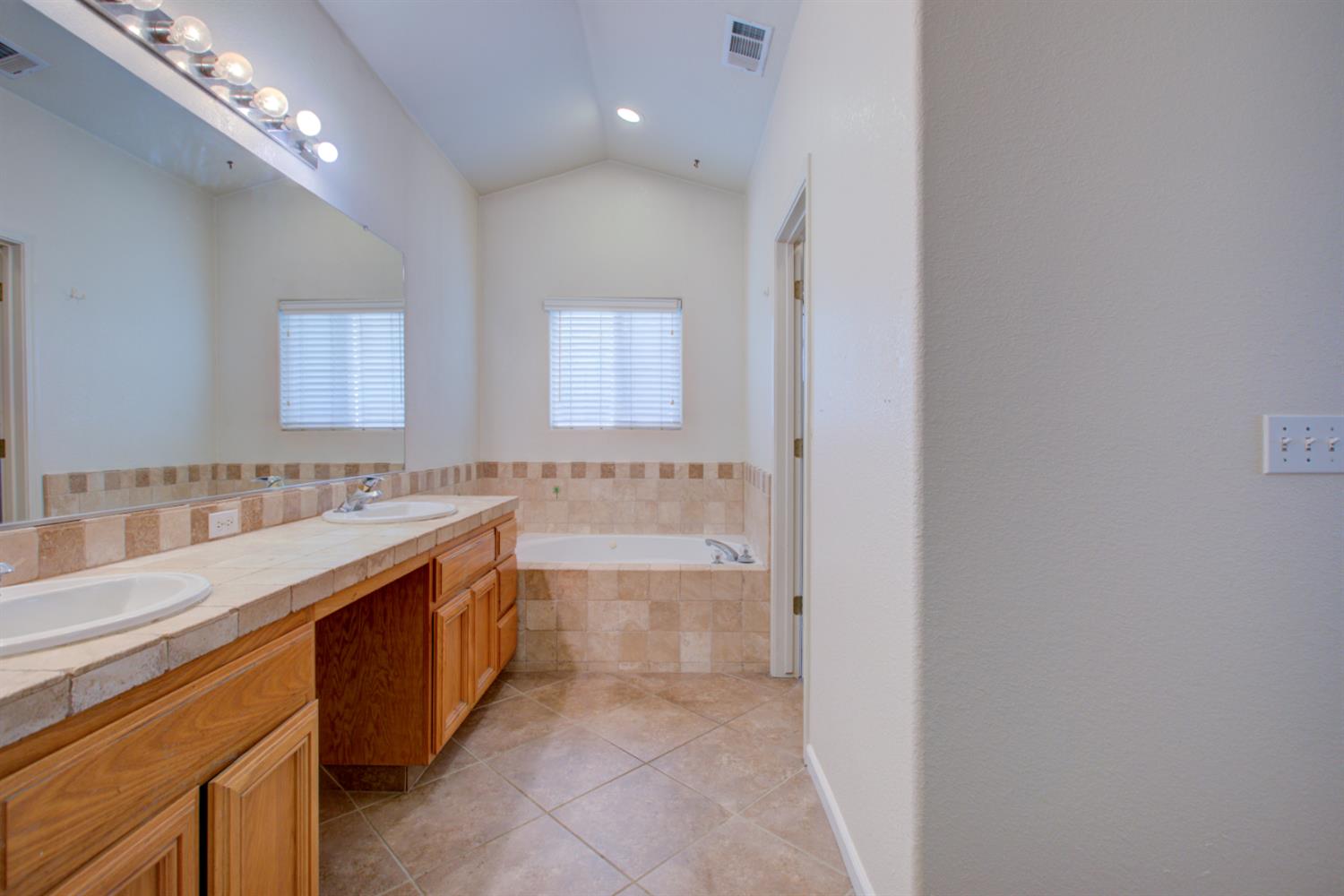 1709 Humboldt Ct, Los Banos, CA 93635