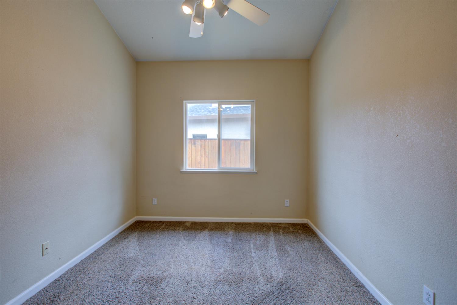 1709 Humboldt Ct, Los Banos, CA 93635