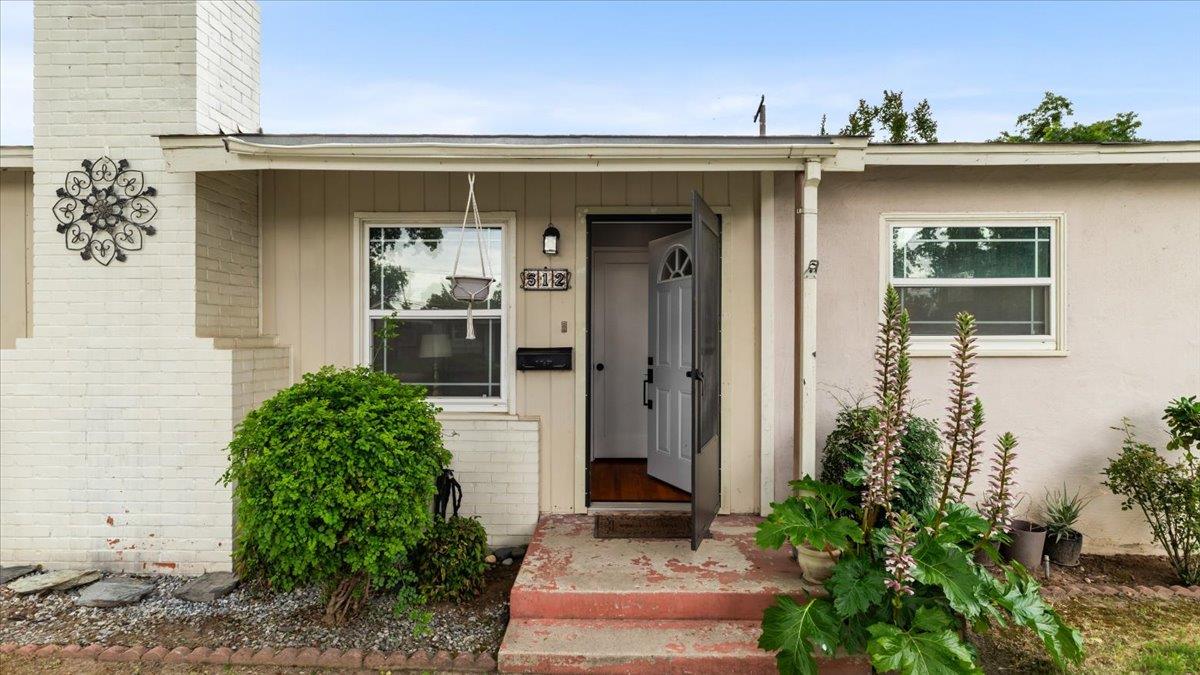 512 Catalina Way, Modesto, CA 95350