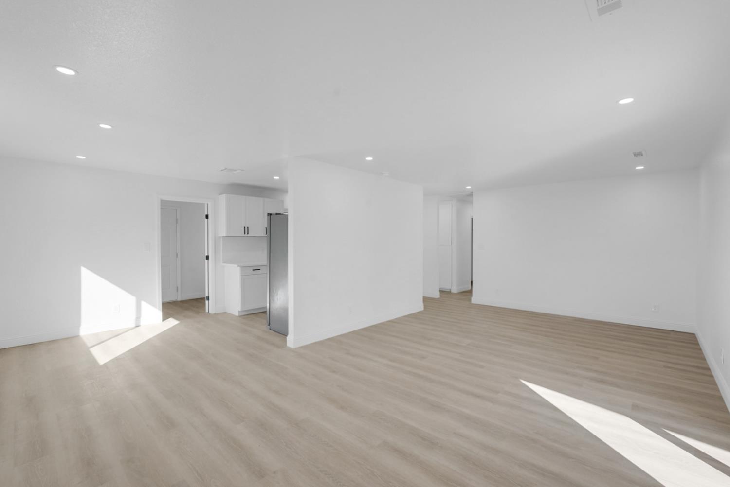 913 9th St, Turlock, CA 95380