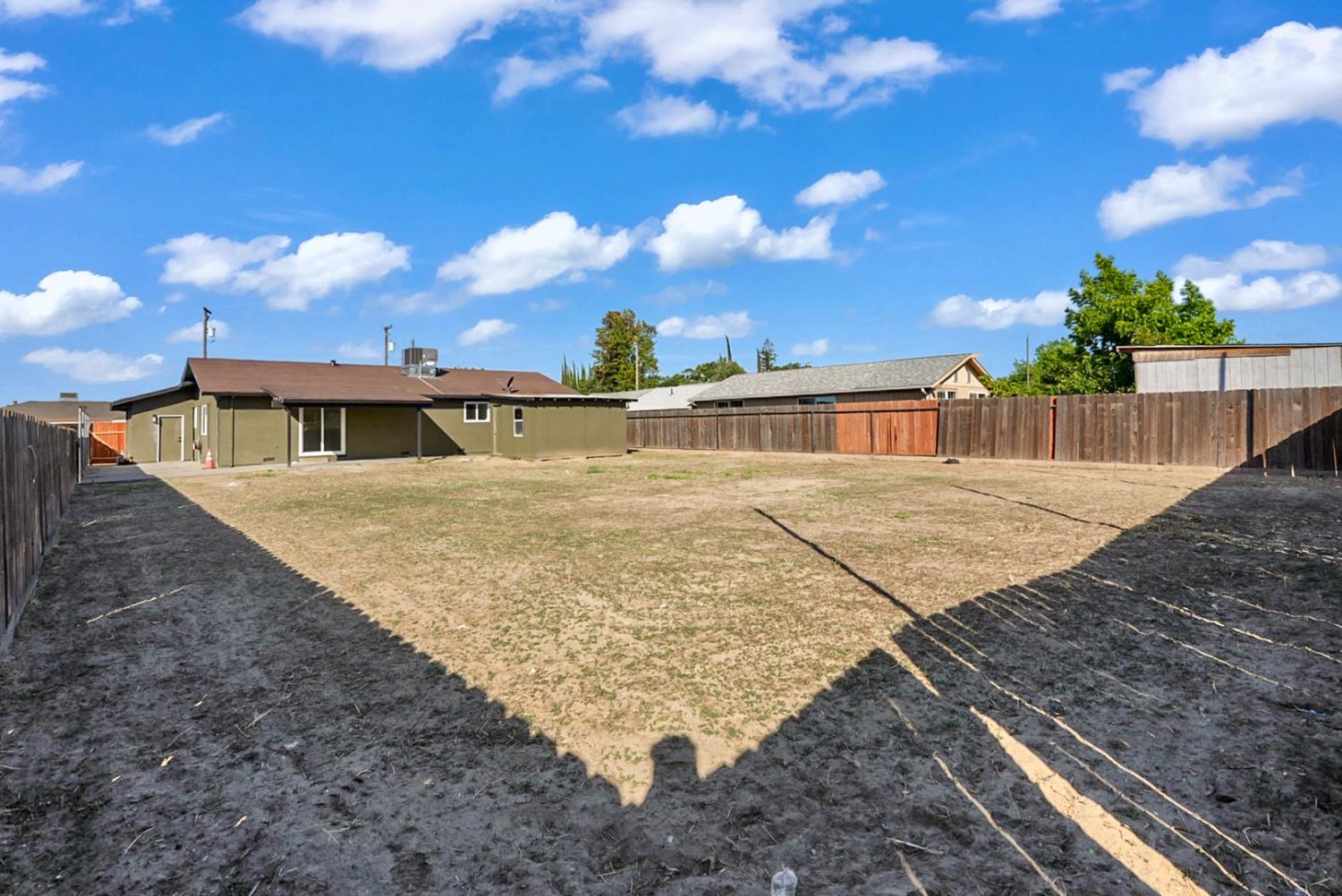 913 9th St, Turlock, CA 95380