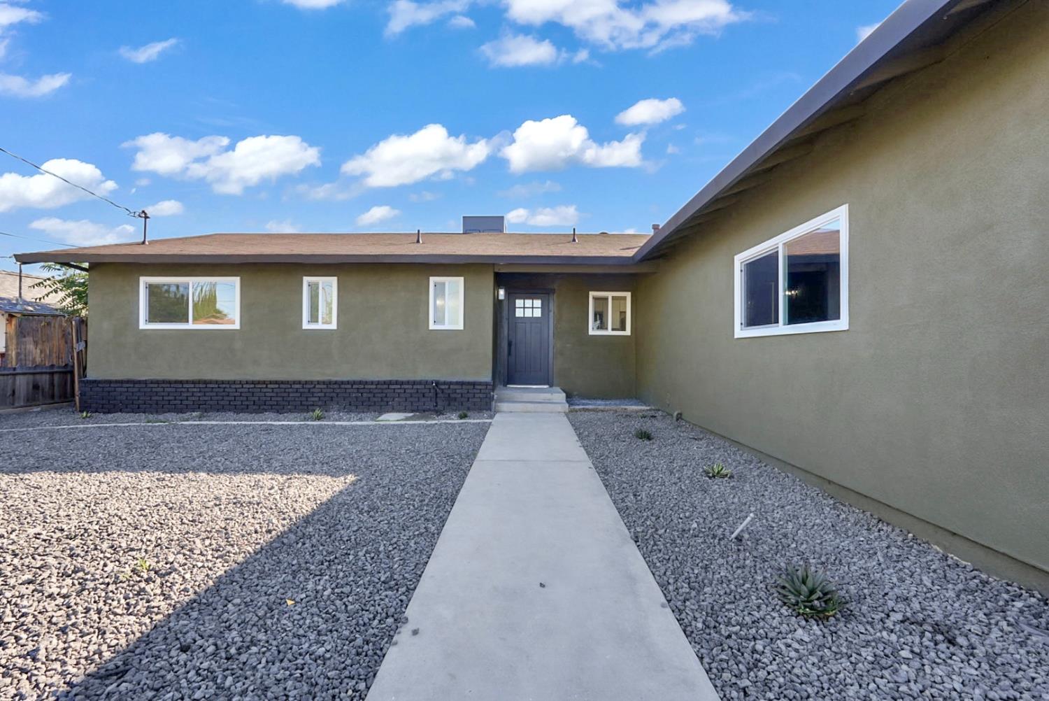 913 9th St, Turlock, CA 95380