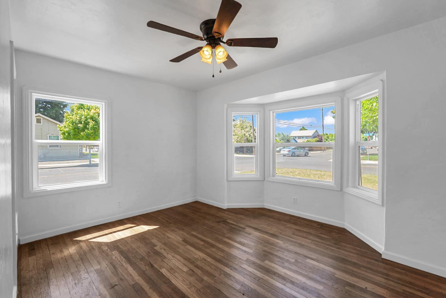 594 Park St, Turlock, CA 95380